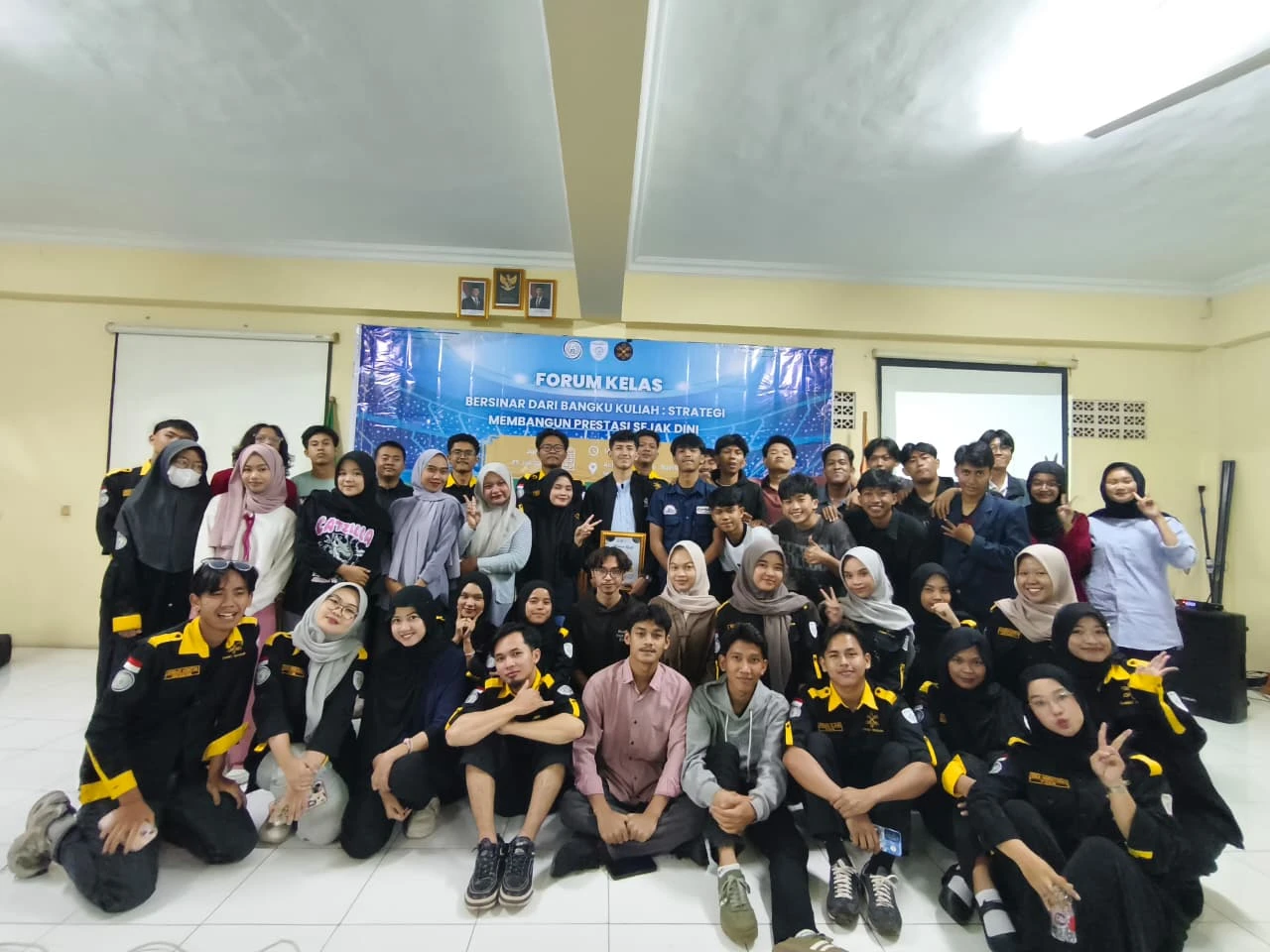 BEM FAKULTAS KOMUNIKASI DAN BISNIS UNIVERSITAS SAINTEK MUHAMMADIYAH MENGGELAR KEGIATAN FORUM KELAS UNTUK MENDUKUNG MAHASISWA SAINTEKMU AGAR BERPRESTASI