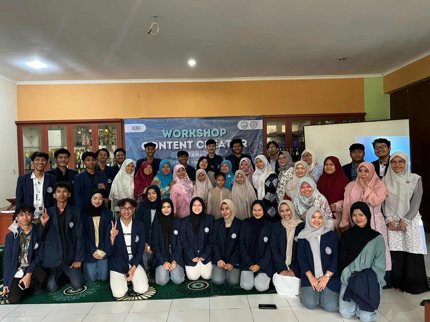 Guru Berkreasi, Guru Berinovasi: Pelatihan Konten Kreator untuk Pendidik di PCA Cipayung