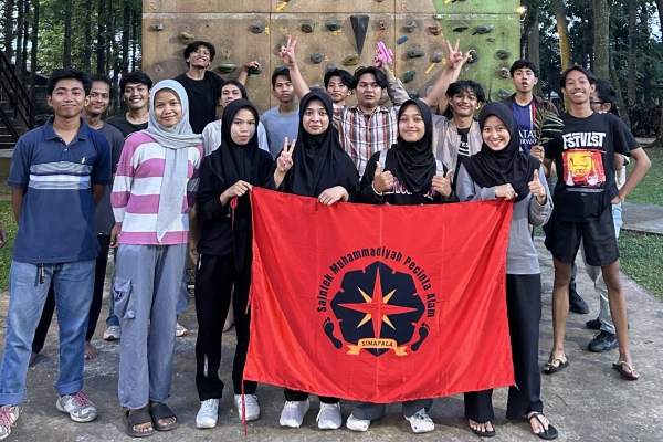 SIMAPALA Universitas Saintek Muhammadiyah Gelar Latihan Wall Climbing sebagai Persiapan Pra Diksar