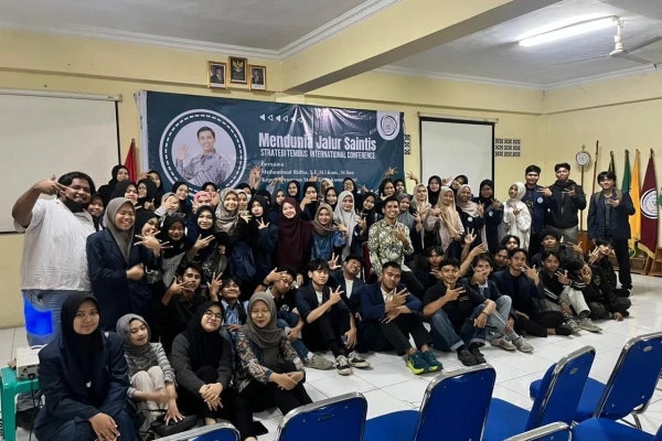 Seminar “Mendunia Jalur Saintis” Digelar Prodi Sains Komunikasi SaintekMu