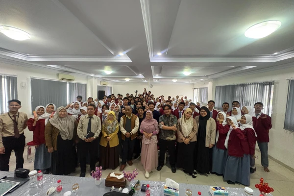 Mahasiswa Universitas Saintek Muhammadiyah Gelar “Bedah Film” di SMK Plus Pelita Nusantara